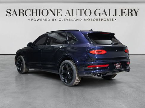 Used 2023 Bentley Bentayga Extended Wheelbase AWD/4WD image 13