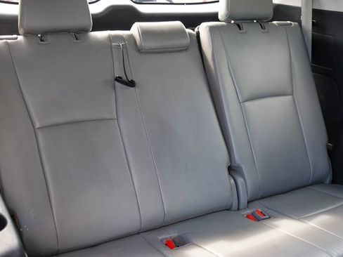 Used 2021 Toyota Highlander Limited image 23