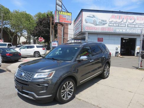 Used 2018 Ford Explorer Platinum AWD/4WD image 2