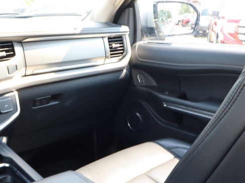 Used 2024 Ford Expedition Max XLT AWD/4WD image 11