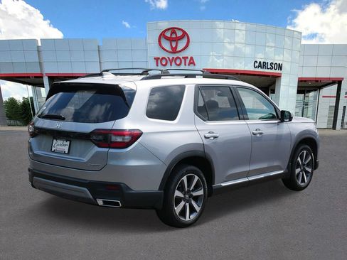 Used 2024 Honda Pilot Touring image 5