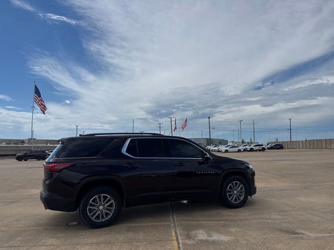 Used 2023 Chevrolet Traverse LT FWD image 23