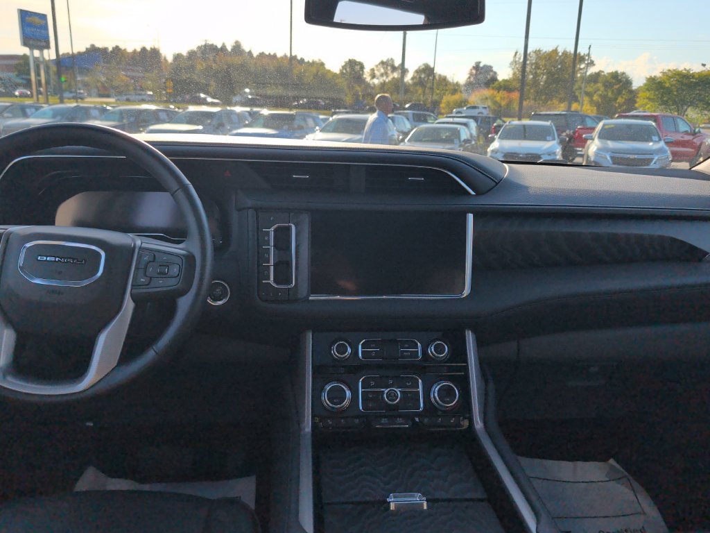 Used 2023 GMC Yukon XL Denali AWD/4WD image 27