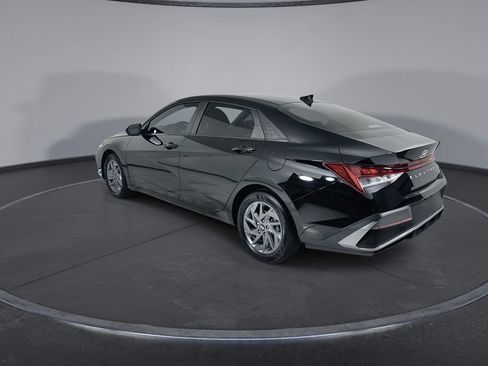 Certified 2025 Hyundai Elantra Hybrid FWD image 6
