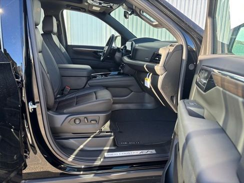 New 2026 Chevrolet Suburban High Country w/ Sun And Tow Package AWD/4WD image 16