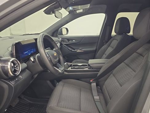 Used 2025 Chevrolet Equinox LT FWD image 19