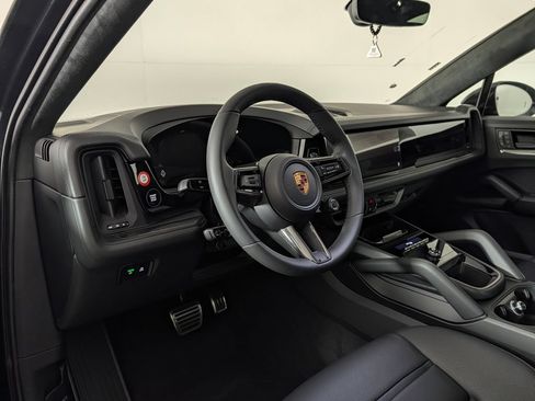 New 2026 Porsche Cayenne GTS AWD/4WD image 4