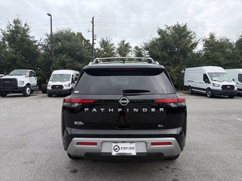 Used 2025 Nissan Pathfinder SL FWD image 6
