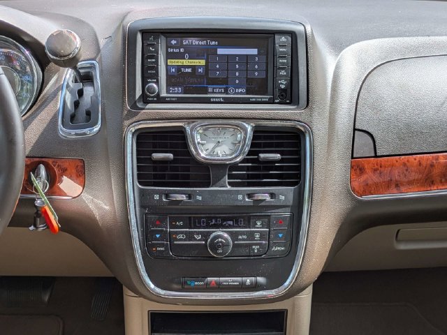 Used 2015 Chrysler Town & Country Touring FWD image 24