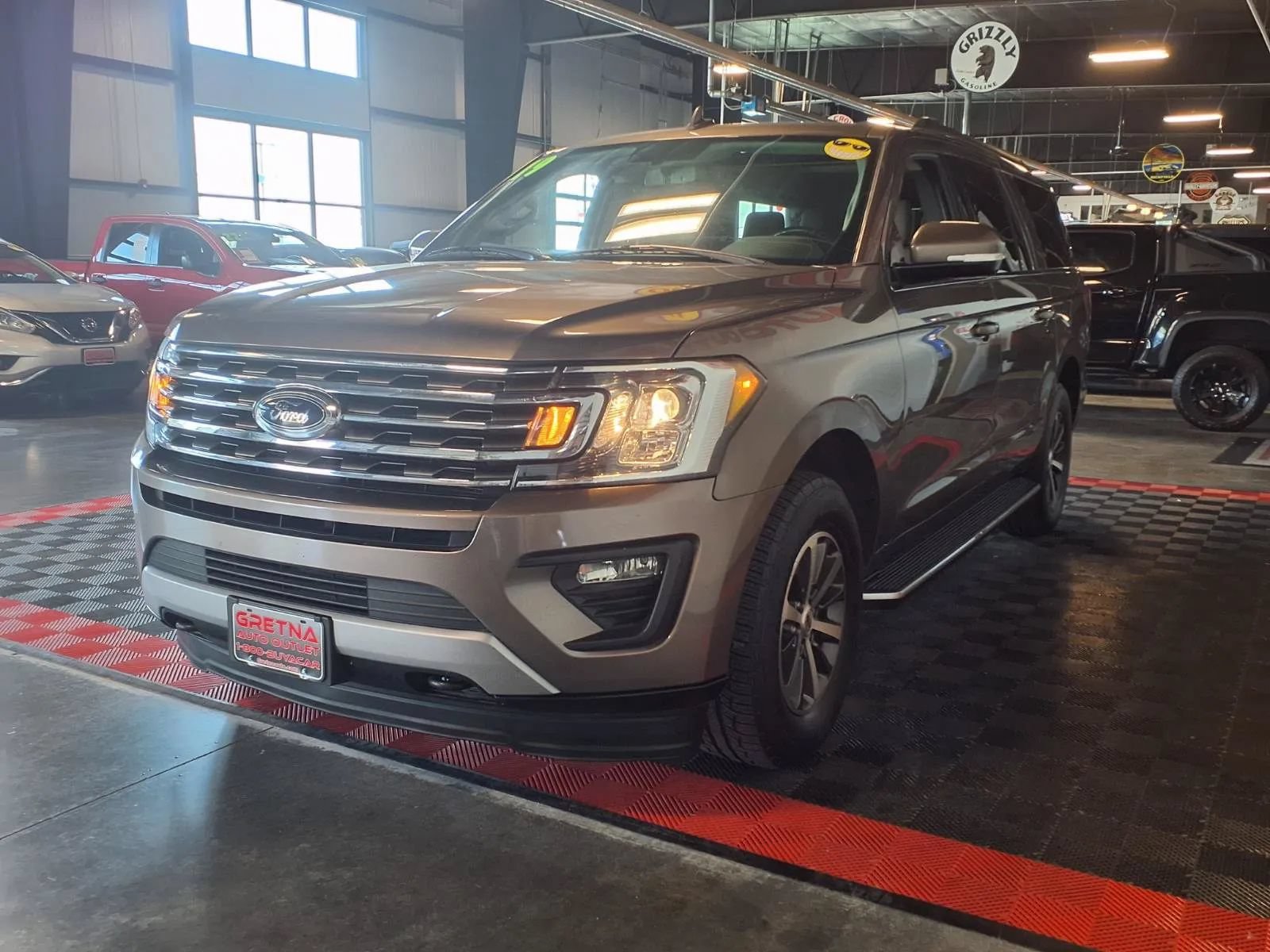 Used 2019 Ford Expedition Max XLT w/ Equipment Group 202A AWD/4WD image 4