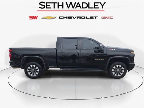 Used 2024 Chevrolet Silverado 2500 Custom w/ Custom Value Package image 8