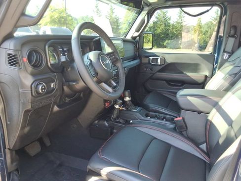 Used 2025 Jeep Gladiator Rubicon AWD/4WD image 21