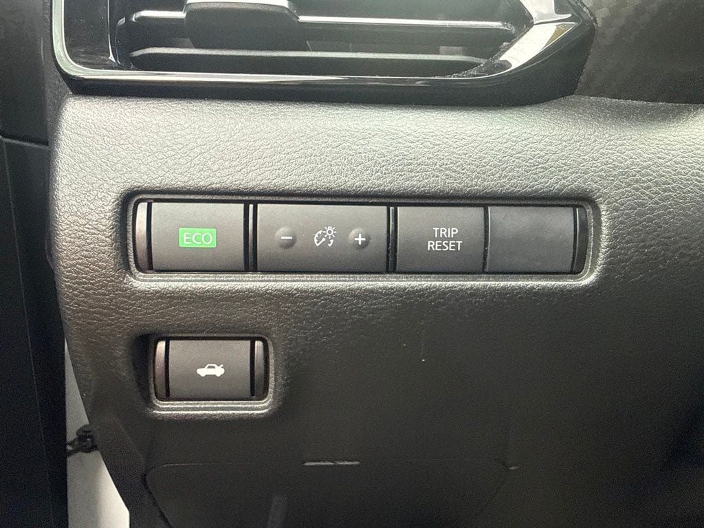 Used 2020 Nissan Sentra SR w/ Electronics Package FWD image 13