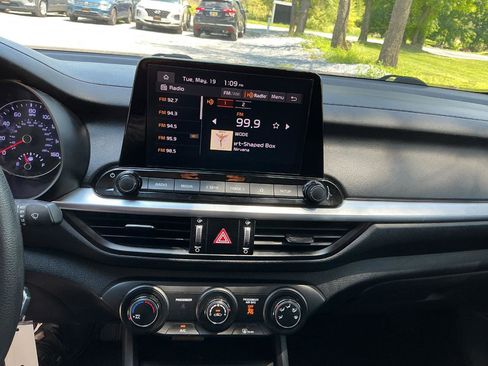 Used 2023 Kia Forte LXS w/ LXS Technology Package FWD image 15