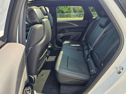New 2026 Cadillac Lyriq Luxury AWD/4WD image 16