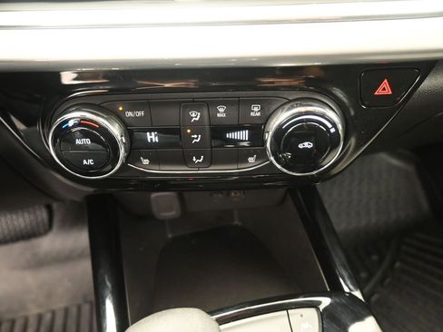 Used 2024 Chevrolet Trax LT w/ Driver Confidence Package FWD image 9