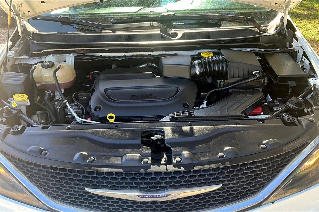 Used 2020 Chrysler Voyager Lxi FWD image 26