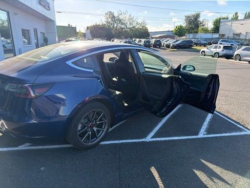 Used 2018 Tesla Model 3 Long Range RWD image 9