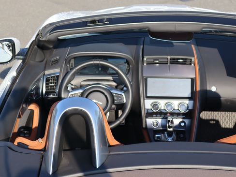 Used 2022 Jaguar F-TYPE Convertible RWD image 12