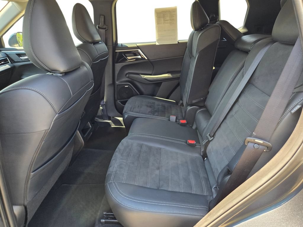 Used 2025 Mitsubishi Outlander SE AWD/4WD image 19