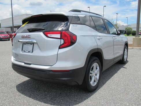 Used 2022 GMC Terrain SLE w/ Driver Convenience Package FWD image 7