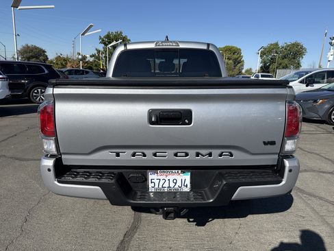 Used 2020 Toyota Tacoma TRD Off-Road w/ Technology Package AWD/4WD image 4
