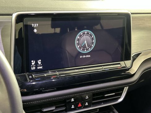 Used 2024 Volkswagen Atlas Cross Sport SE image 16