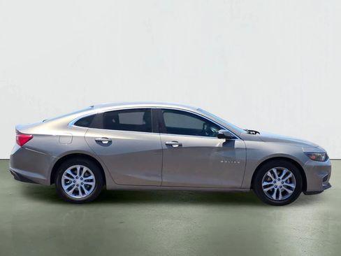 Used 2018 Chevrolet Malibu LT FWD image 7