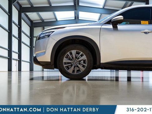 Used 2023 Nissan Pathfinder SV AWD/4WD image 34