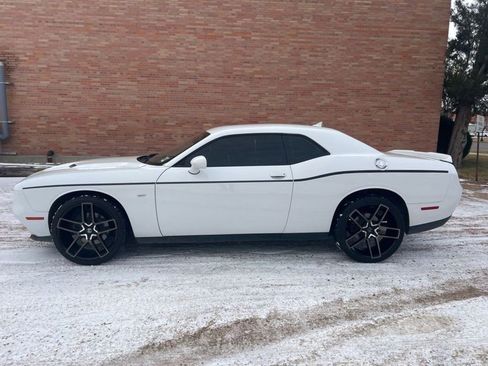 Used 2017 Dodge Challenger GT w/ Driver Convenience Group image 4