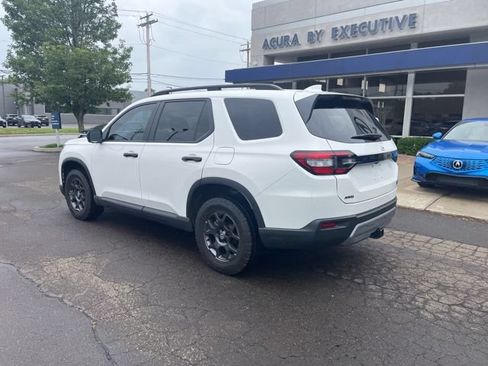 Used 2025 Honda Pilot TrailSport image 11