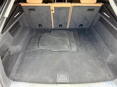 Used 2019 Audi Q8 Premium Plus w/ Premium Plus image 38