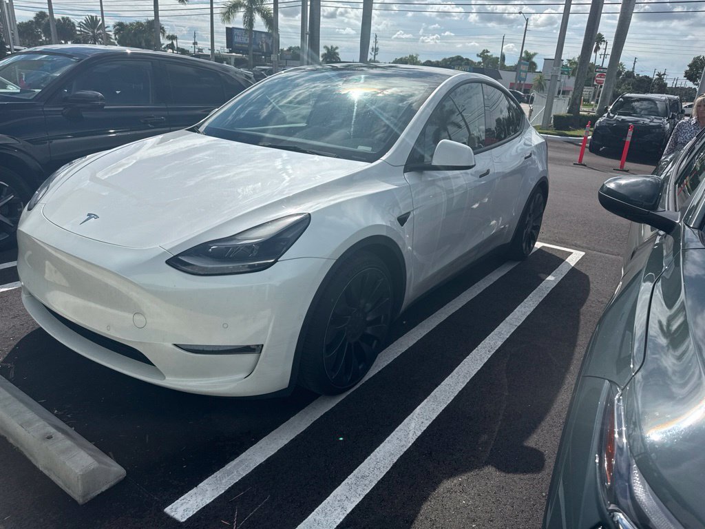 Used 2022 Tesla Model Y Performance AWD/4WD image 6