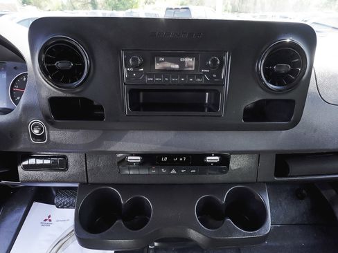 Used 2025 Mercedes-Benz Sprinter 2500 image 21
