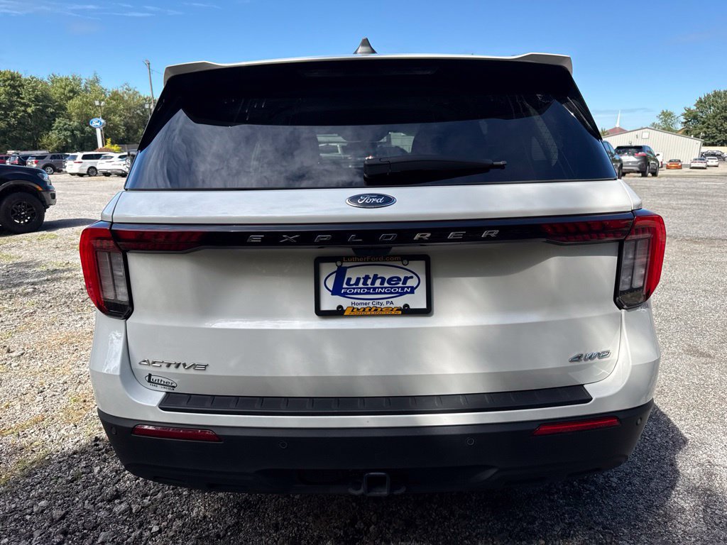 Used 2025 Ford Explorer Active AWD/4WD image 6