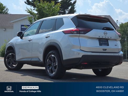 Used 2024 Nissan Rogue SV FWD image 11