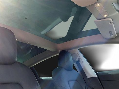 Used 2021 Tesla Model 3 Performance image 17