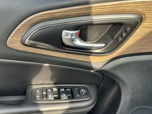 Used 2015 Chrysler 200 C w/ Navigation & Sound Group I image 13