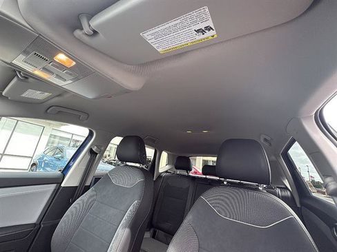 Certified 2024 Volkswagen Taos SE FWD image 33