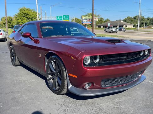 Used 2019 Dodge Challenger R/T Scat Pack RWD image 2