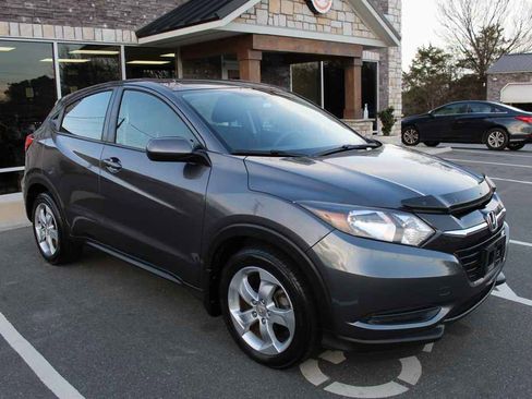 Used 2016 Honda HR-V LX image 3