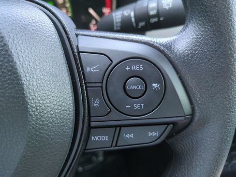 Used 2025 Toyota RAV4 XLE w/ Convenience Package FWD image 25