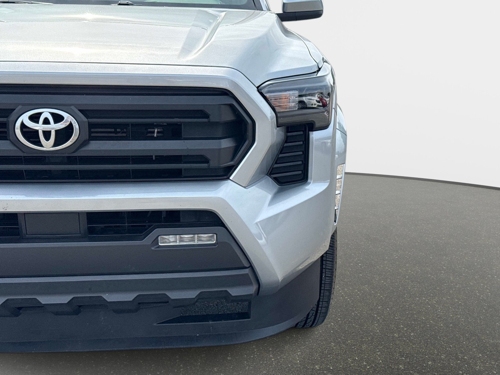 Used 2025 Toyota Tacoma SR5 RWD image 11