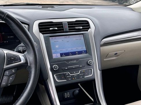 Used 2020 Ford Fusion SEL image 9