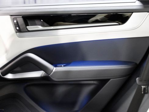 New 2026 Porsche Cayenne S image 22