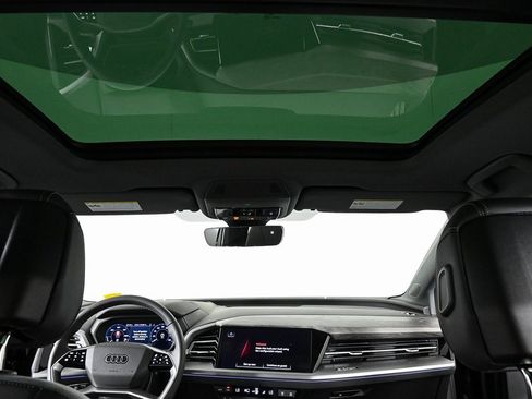New 2025 Audi Q4 e-tron Prestige image 20