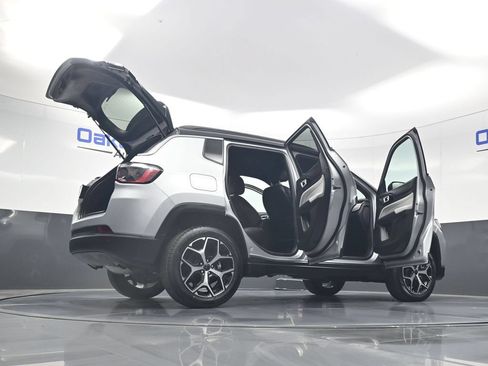 Used 2025 Jeep Compass Limited AWD/4WD image 58