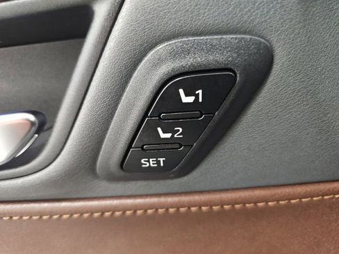 Used 2021 Toyota Venza Limited image 15