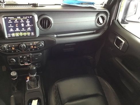 Used 2021 Jeep Wrangler Unlimited Sahara image 43