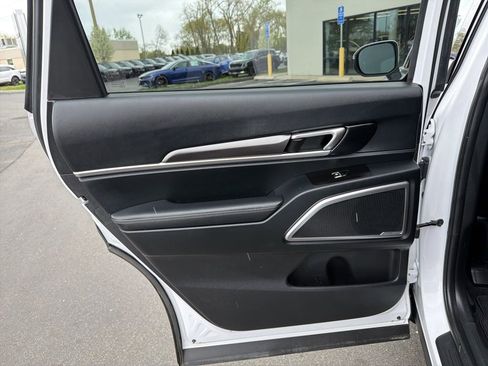 Used 2025 Kia Telluride S image 19